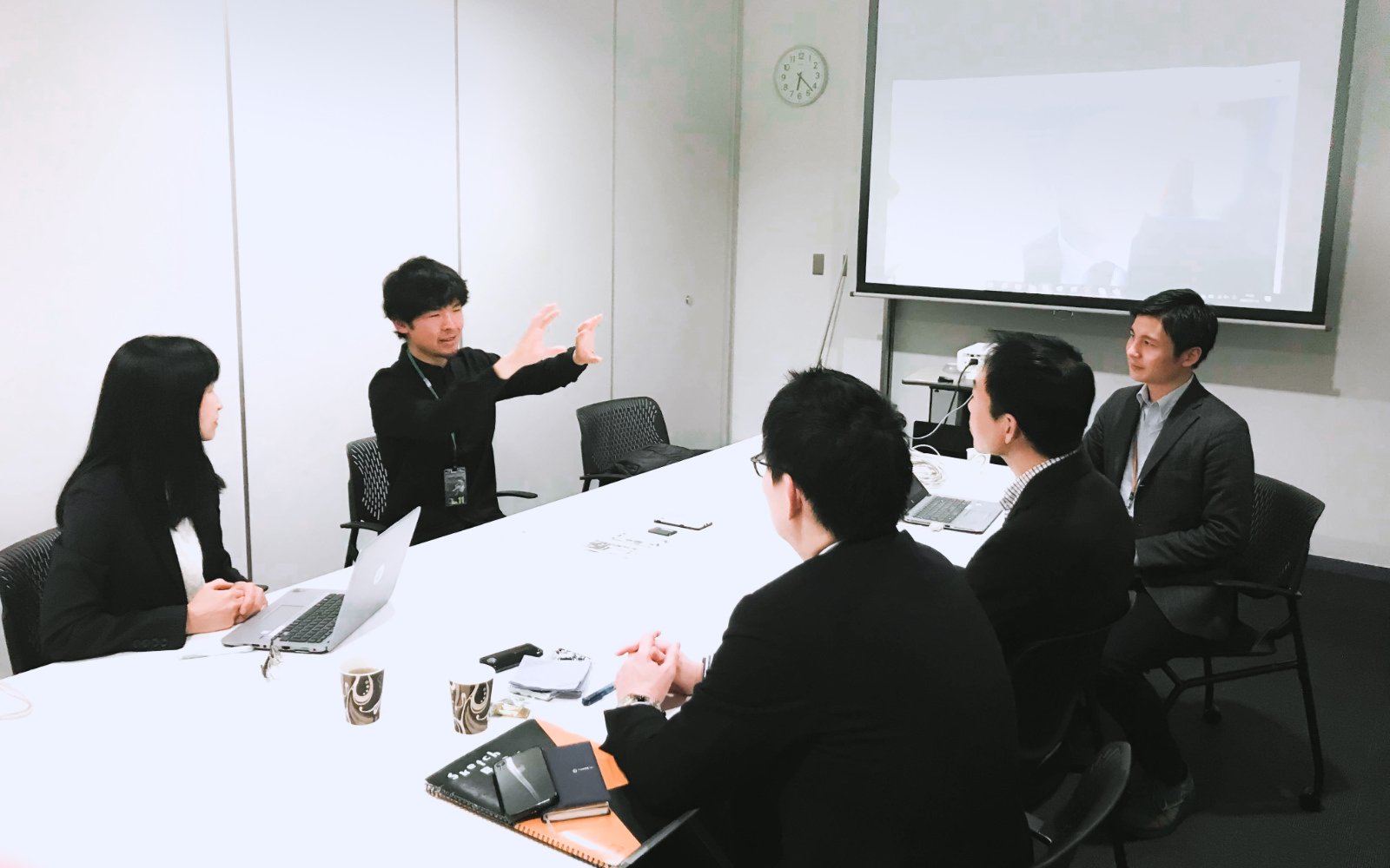 安居がアドバイザーとして関わらせていただきます。